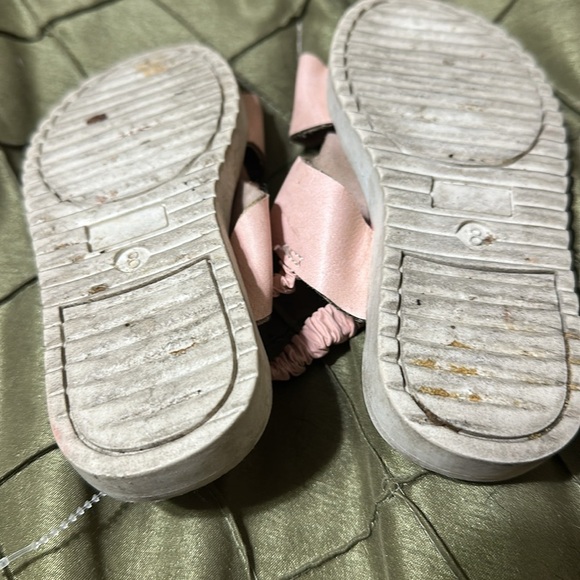 Michael Kors Blush Baby Sandals with Gold Logo - Picture 4 of 4